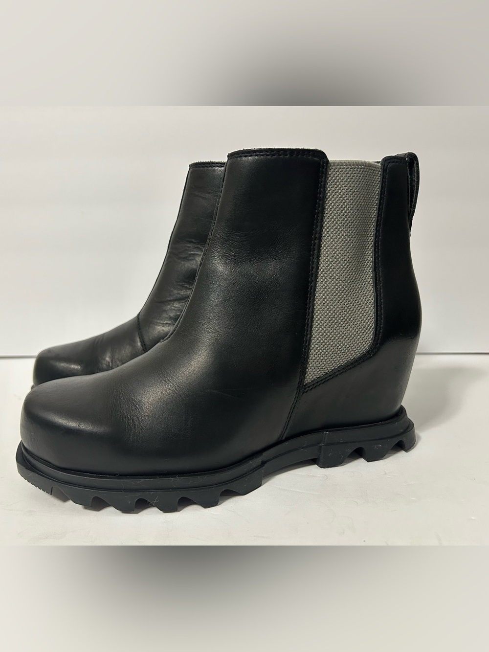 Sorel Women's Joan of Arctic Wedge III Chelsea Bootie Black Size 7.5